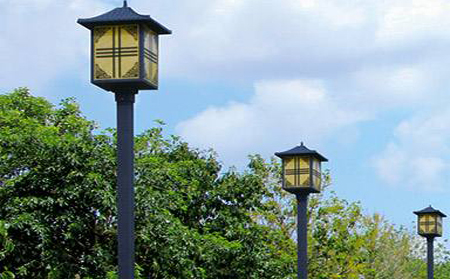太阳能城东庭院灯怎么选亮度与续航更耐用